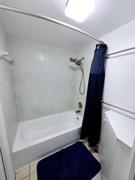 Bath/shower combo - 6320 92nd Pl N