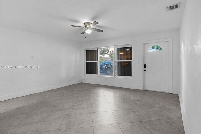 Building Photo - 1640 NE 33rd St