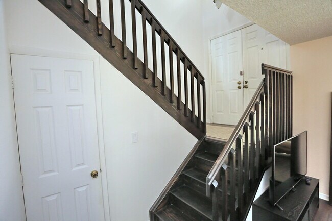 Building Photo - 7265 SW 42nd Ct