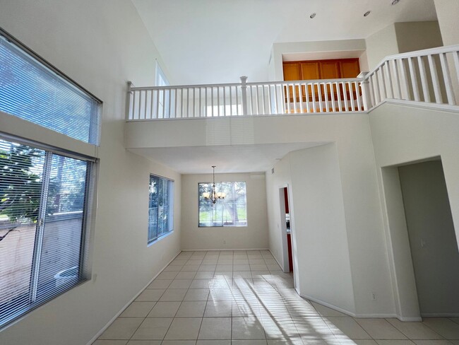 Building Photo - Charming Tustin Ranch Home in Gated Commun...