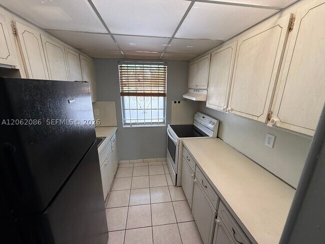 Building Photo - 1154 W 35th St