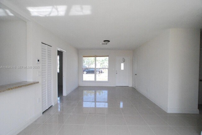 Building Photo - 3110 SW 33rd Ave