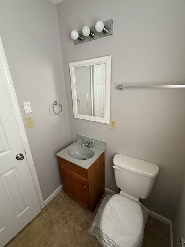 Building Photo - 203 Sunset Ct