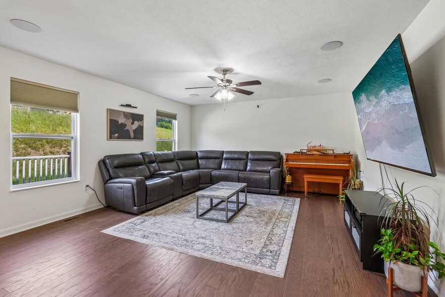 Building Photo - 1105 Deerfield Dr