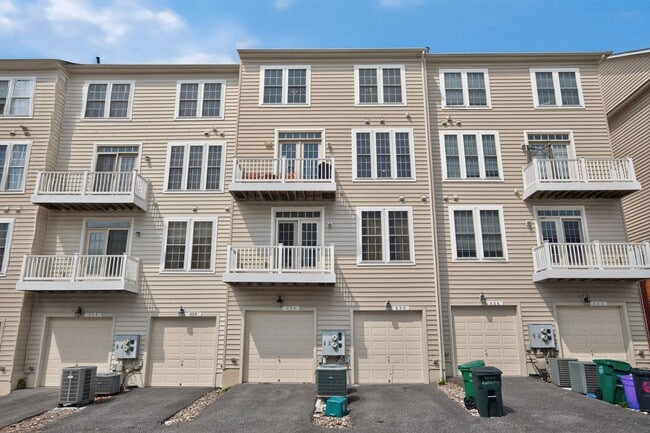 Building Photo - 630 Pelican Ave