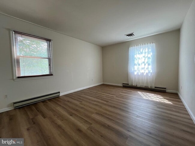 Building Photo - 12701 Pinecrest Rd