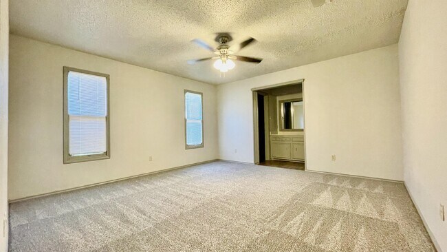 Building Photo - 3717 102nd St