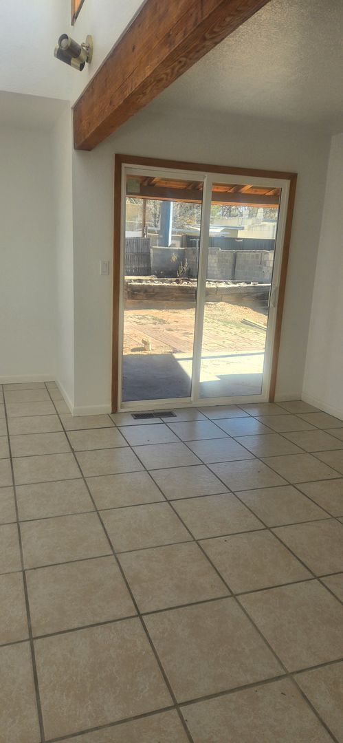 Building Photo - 3 bedroom house