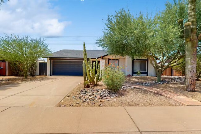Primary Photo - 1922 W Cortez Cir
