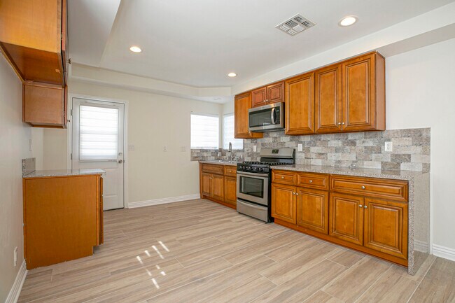 Building Photo - 10955 Burnet Ave