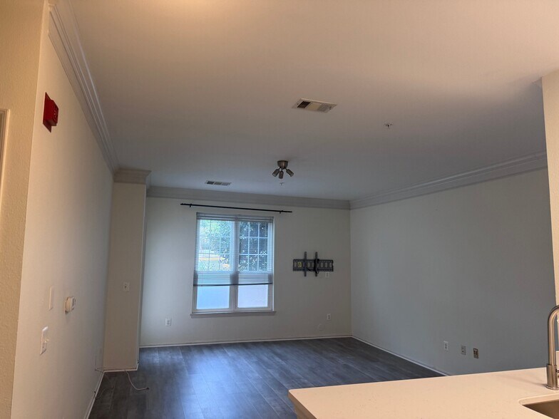Building Photo - 1601 Spring Gate Dr.