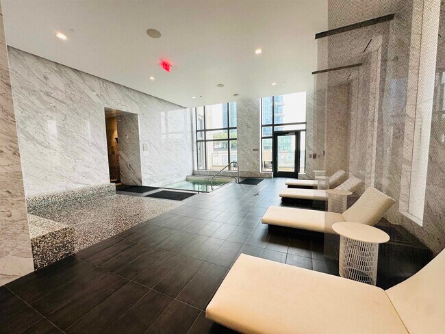 Building Photo - 99 Hudson St