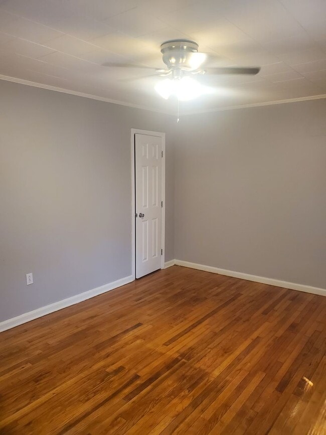 Building Photo - North Franklin Duplex