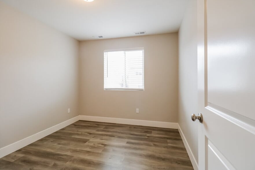Building Photo - 3023 S Willow Creek Dr
