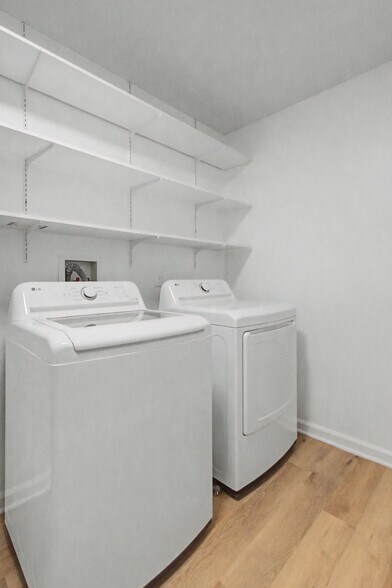 Building Photo - 2932 Burtonwood Dr