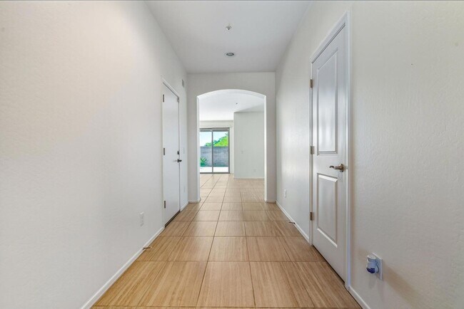 Building Photo - 9233 W Dreyfus Dr