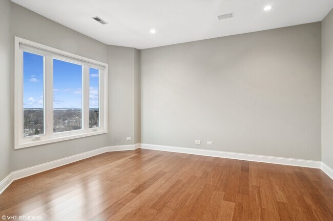 Building Photo - 1 Renaissance Pl