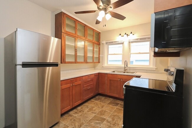 Building Photo - 416 1/2 W Jackson Street Unit