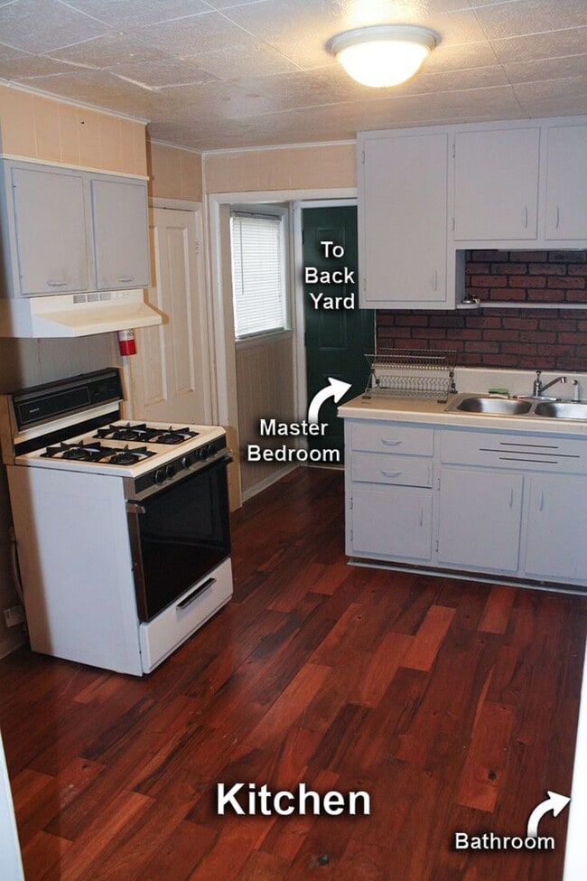 Building Photo - 2 bed 1 bath home with garage