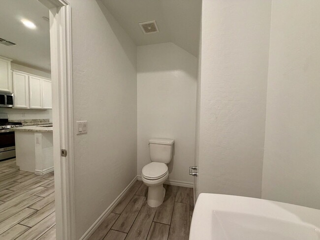 Building Photo - GATED 3 BED 2.5 BATH TOWNHOME WITH 2-CAR GARAGE, COVERED PATIO & COMMUNITY POOL