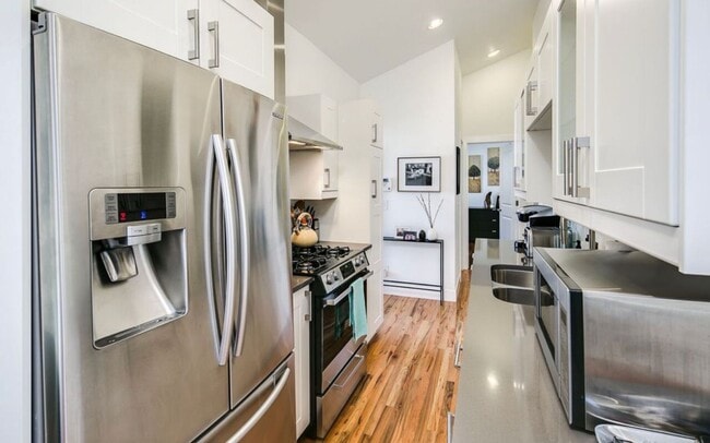 Building Photo - LOHI DUPLEX AVAILABLE IN JUNE