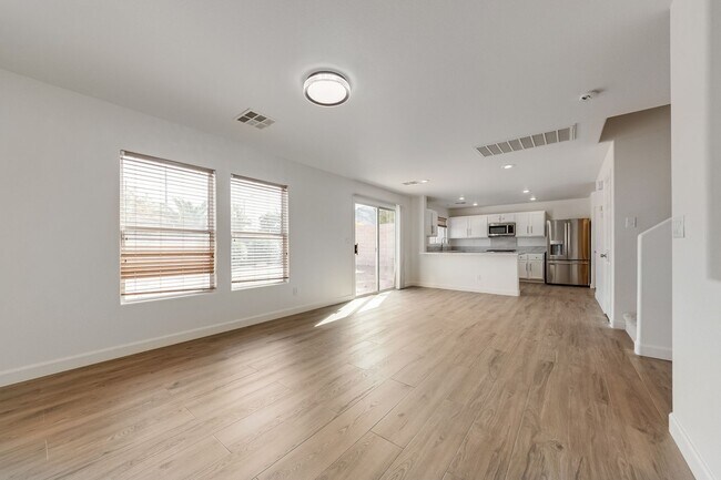 Building Photo - Fully Remodeled & Move-In Ready – Modern Finishes + Huge Loft!