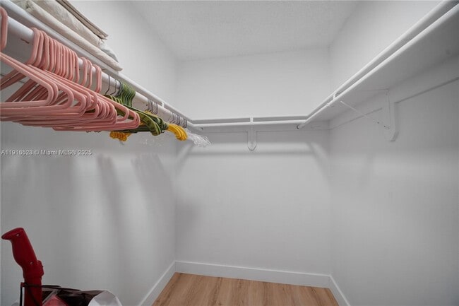 Building Photo - 77 Crandon Blvd