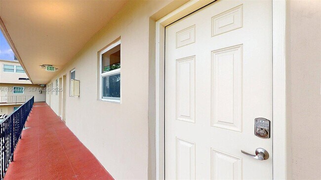 Building Photo - 1201 SW 42nd Ave