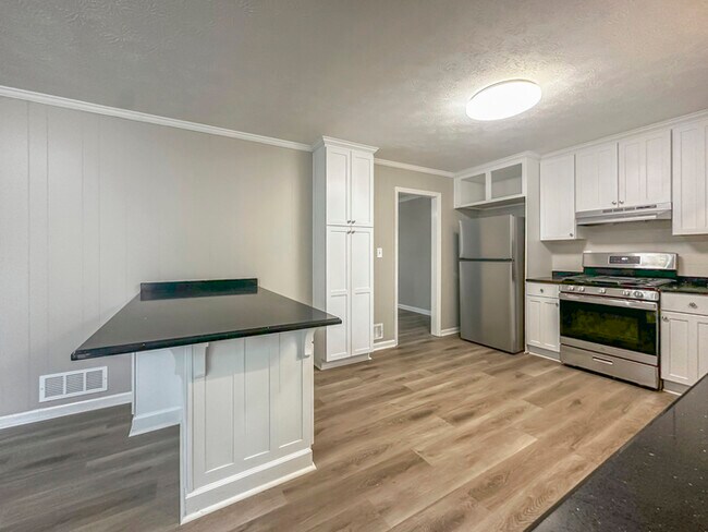 Building Photo - 829 North Ave