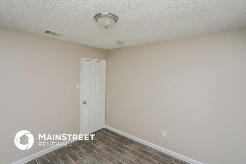 Building Photo - 10405 Kinslow Dr