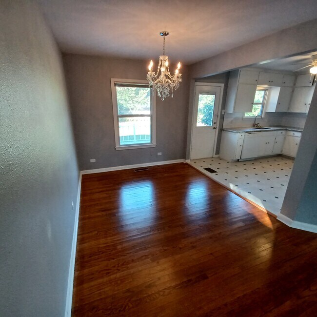 Building Photo - 353 Irvington Dr