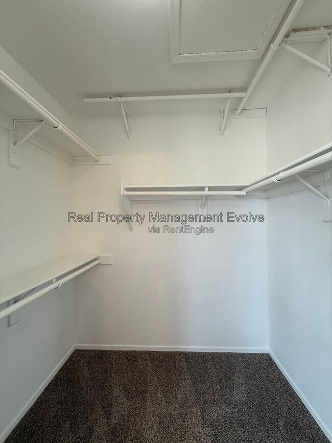 Building Photo - 3725 E Taro Ln