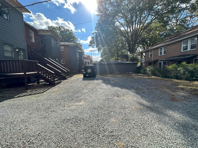 Building Photo - 605 Lamar Ave