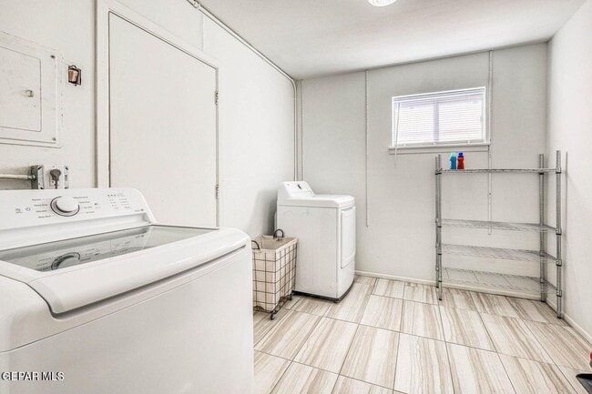 Building Photo - 524 Balboa Rd