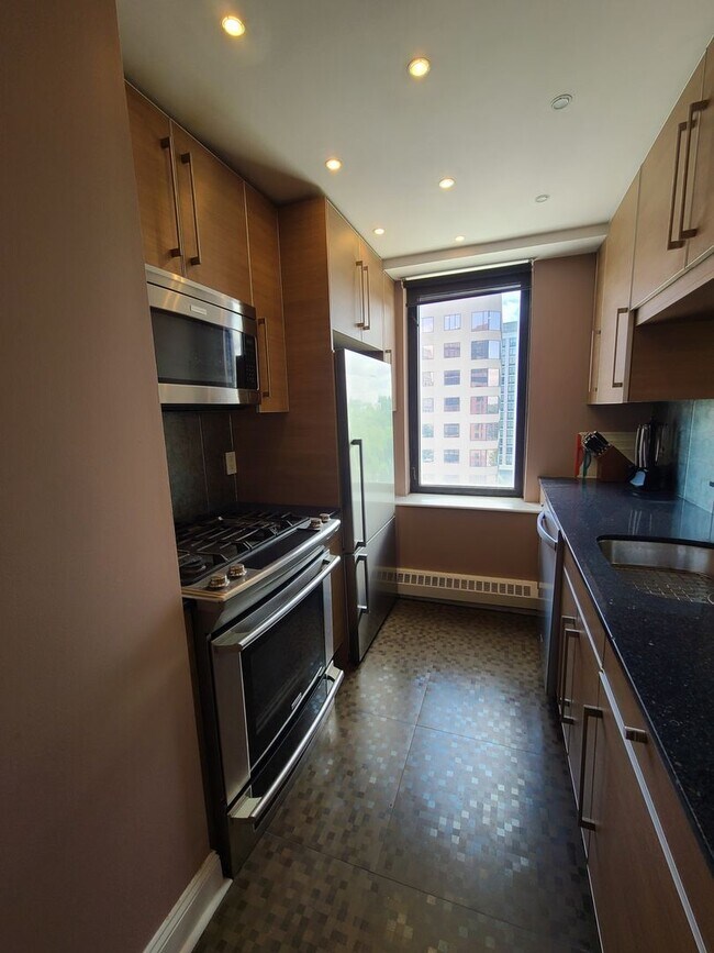 Building Photo - Seasons Condominium