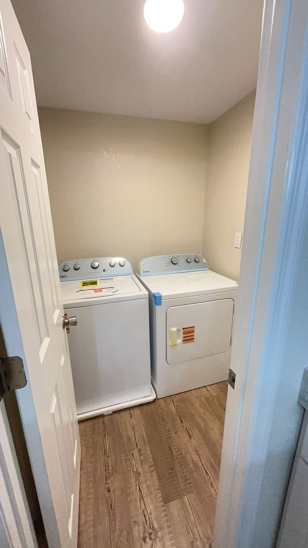 Building Photo - 3 bedroom, 2 bath