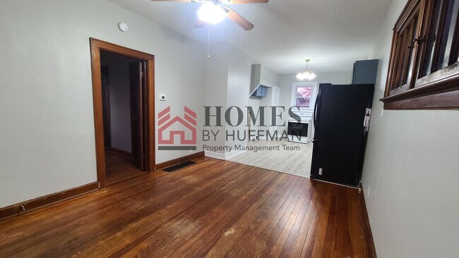 Building Photo - Two Bedroom House | Front Porch | Detached...