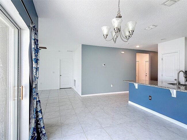 Building Photo - 450 Taft Dr