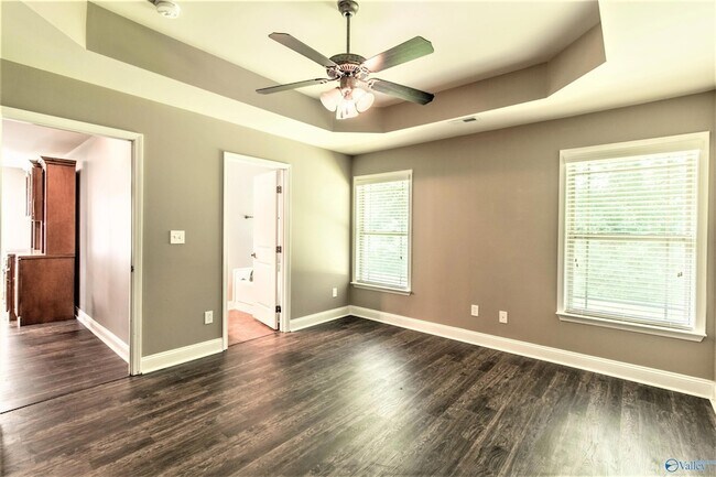 Building Photo - 5021 Montauk Trail SE