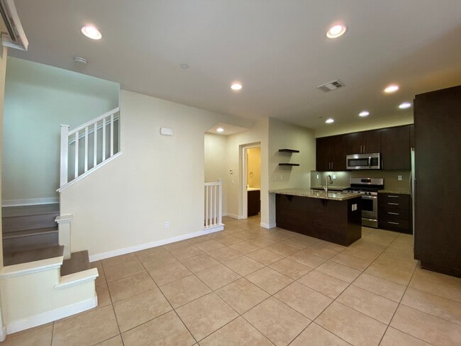 Building Photo - 3bedroom 3 bath home in the Solaire Commun...