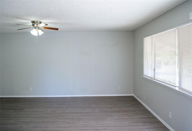 Building Photo - 8907 Parkfield Dr