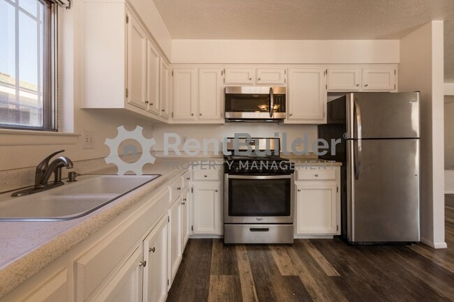 Building Photo - **WE HAVE REACHED THE APPLICATION LIMIT.  APPLY AT YOUR OWN DISCRETION