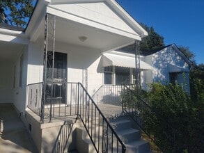 Building Photo - 4423 Bryan Ave