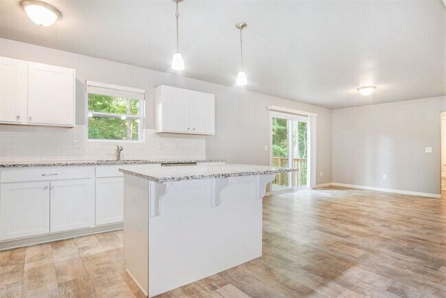 Building Photo - 15088 Krueger St