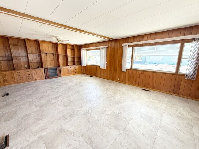 Building Photo - 10675 N Kilimanjaro Ave