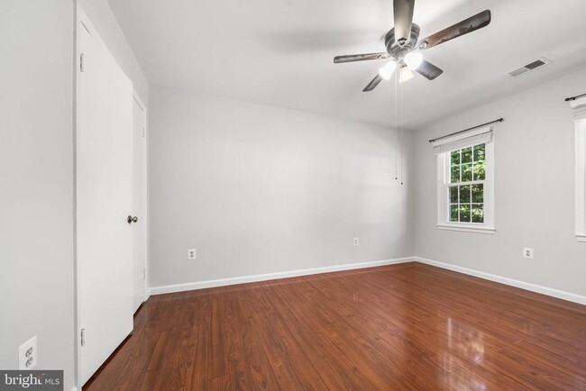 Building Photo - 222 Apple Blossom Ct