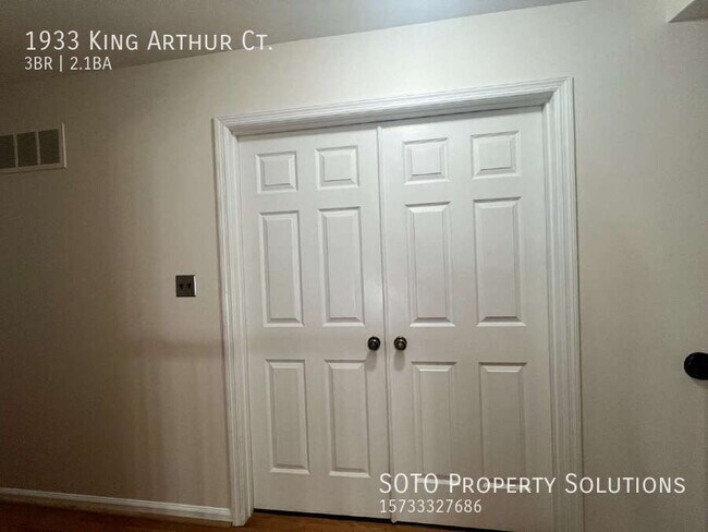 Building Photo - 1933 King Arthur Ct