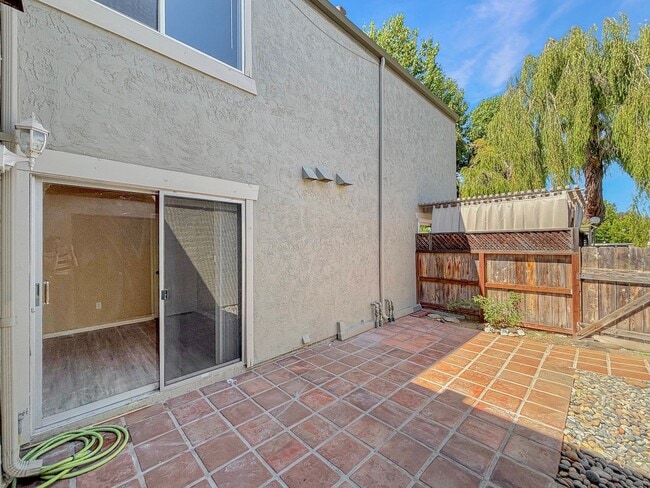 Building Photo - Beautiful 3BD/2.5BA Condo in Tierrasanta w...
