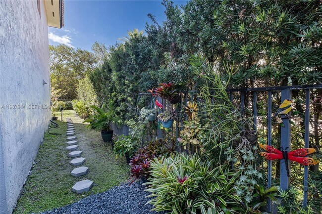 Building Photo - 7726 SW 193rd Ln