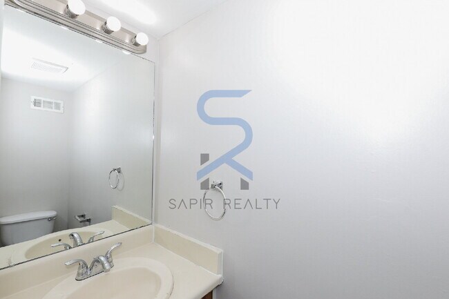 Building Photo - Move-In Special!  Move in on or before January 15th  and receive a $500 discount on your first mo...